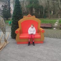 Kurti Elena se pregătește să plece în Turcia pentru tratamentul ortodontic